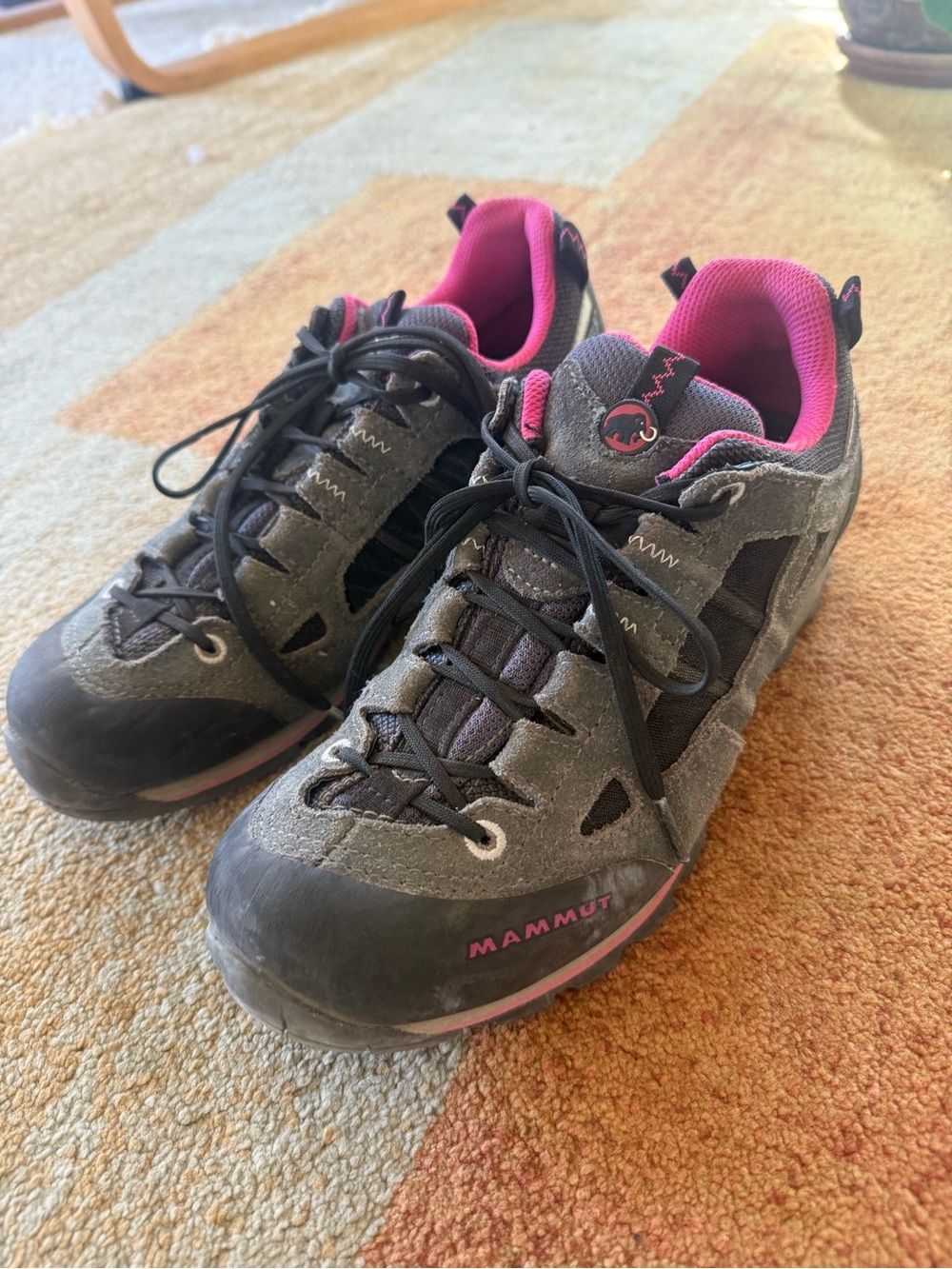 Mammut Women's climbing approach shoes 6.5 barely used